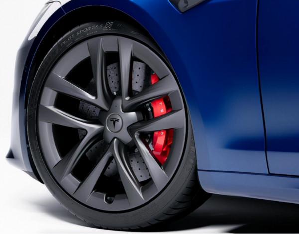 20000美元/套：特斯拉推出“C-SIC”碳陶製動套件