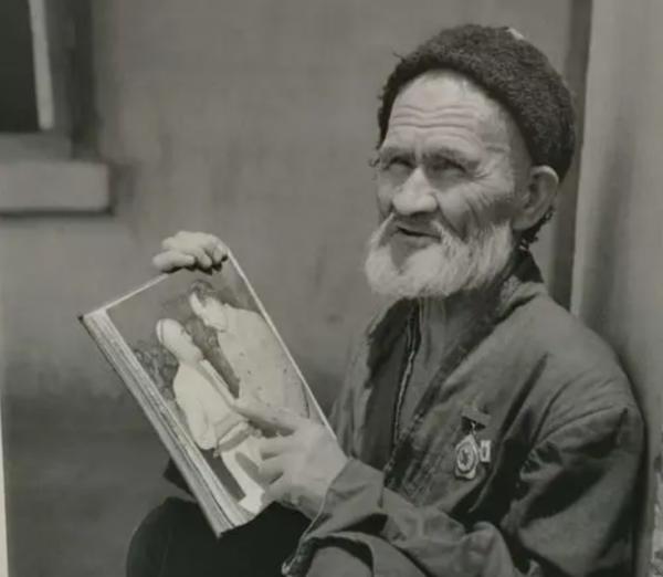 騎毛驢去看毛主席的庫爾班,臨終:後代參軍報國,重孫女完成遺願 騎毛驢去看毛主席的庫爾班,臨終:後代參軍報國,重孫女完成遺願