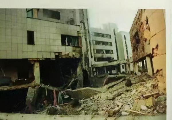 美軍轟炸中國大使館，真是因為“地圖老舊”嗎？金一南：純屬胡扯