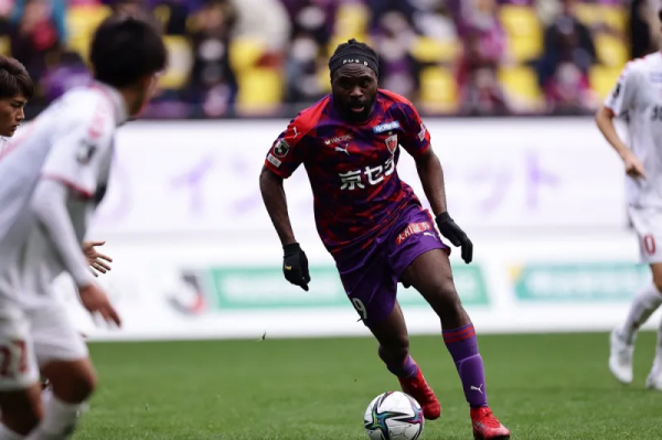 J1京都不死鳥官方：37歲奈及利亞前鋒烏塔卡續約至2022賽季