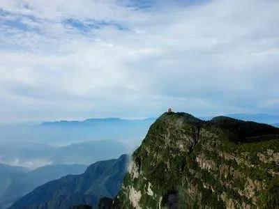秀甲天下峨眉山