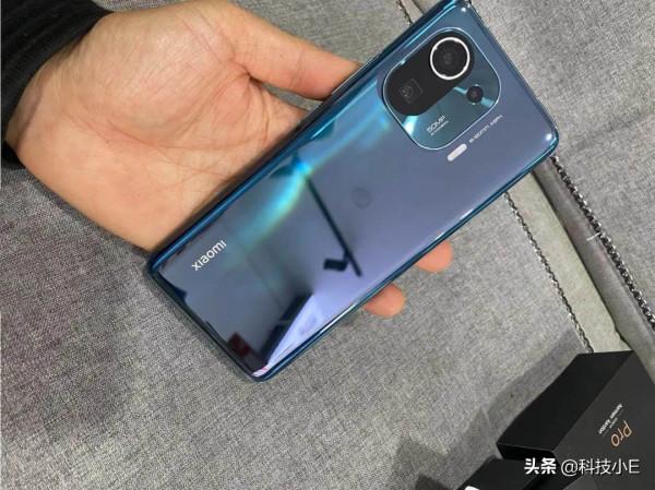從4999跌至2889元，2K曲面屏+IP68防水，小米老款旗艦售價大跳水