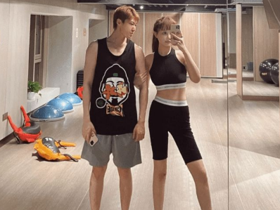 趙本山二婚子女同臺表演！球球表情自信，趙一楠卻動作拘謹很忸怩