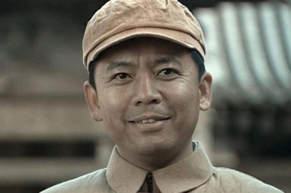 《王牌部隊》獲央媒點贊，老中青三代軍旅硬漢齊聚，個個威武霸氣