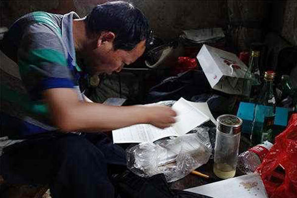 數學天才劉漢青，16歲就考入了哈工大，為何50歲時會淪為低保戶？