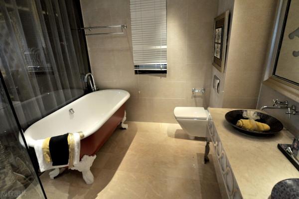 北京40平方米百年危樓，僅花費30萬改造成3室2廳，同時住8人