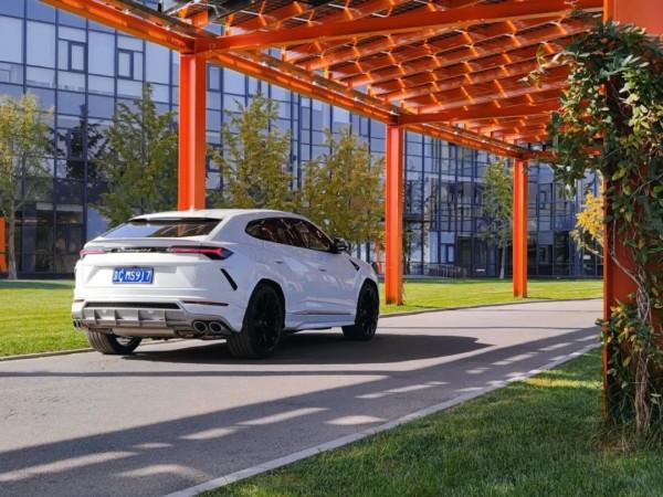 Cars01試駕丨邂逅白色戀人——蘭博基尼Urus Cars01試駕丨邂逅白色戀人——蘭博基尼Urus