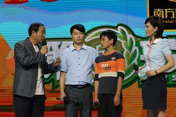 707分考上北大，父母雙亡靠撿廢品為生，他在墳前發誓好好學習