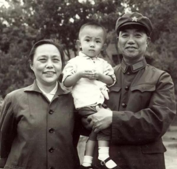 1981年，74歲的蕭克回鄉來到蕭亮家，蕭克感嘆：蕭家只剩我一人了