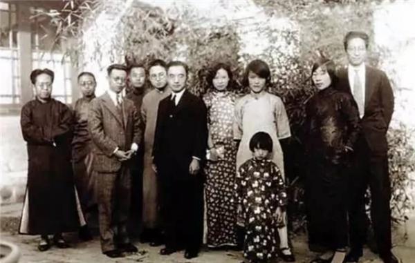 “背影”之下,隱藏著一個父子決裂、婚姻不和、一貧如洗的朱自清 “背影”之下,隱藏著一個父子決裂、婚姻不和、一貧如洗的朱自清