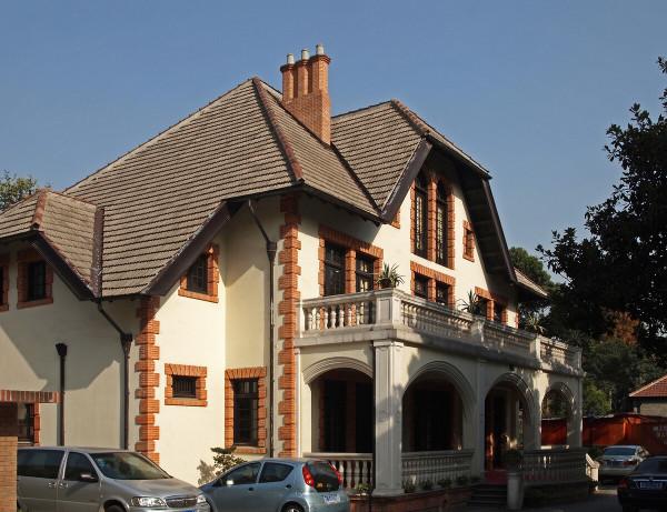 上海百年馬路，四大家族都曾在此居住，被稱為“申城第一情侶街”