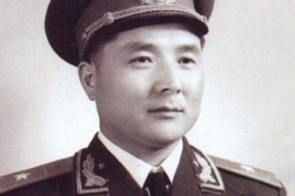 許世友的一個兵,成了第四任南京軍區司令,為仇人寫證明材料 許世友的一個兵,成了第四任南京軍區司令,為仇人寫證明材料