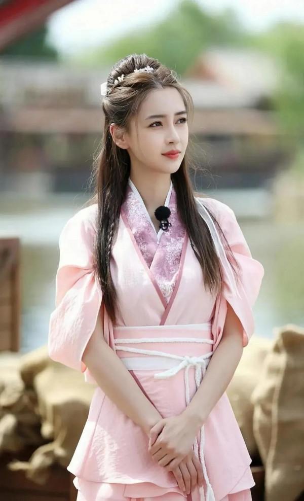 一直18歲的Angelababy