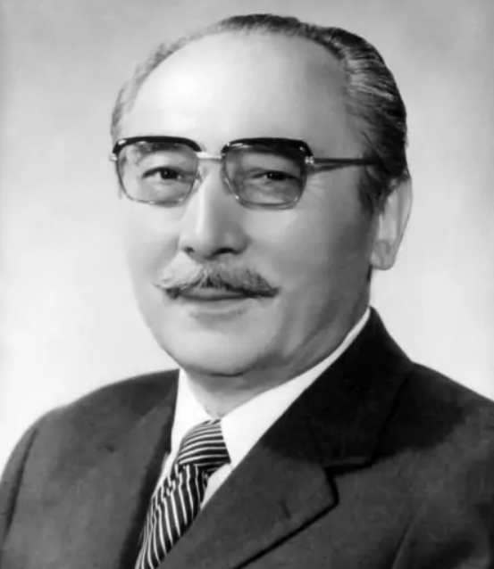 1949年新疆軍區成立，彭德懷擔任司令員，3位副司令員分別是誰？