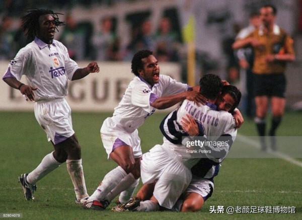 22歲兩奪歐冠，因荷蘭隊內訌失去皇馬主力位置，2400萬歐加盟國米