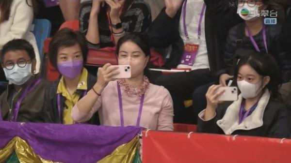 奧運冠軍大放光彩，郭晶晶都變迷妹！闊太穿粉色，變可愛臉太少見