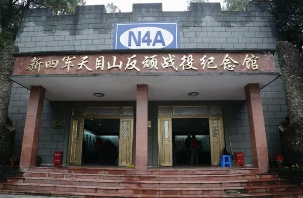 英雄連長做油布，整天抱怨團長不公，半年後懊悔：我錯怪他了