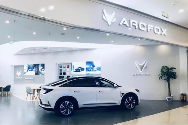 三季度銷量僅1702輛，極狐要押注華為銷售？