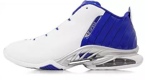 歐文復出！上腳第3代簽名鞋，科比配色加持，師弟上腳AND1搶風頭