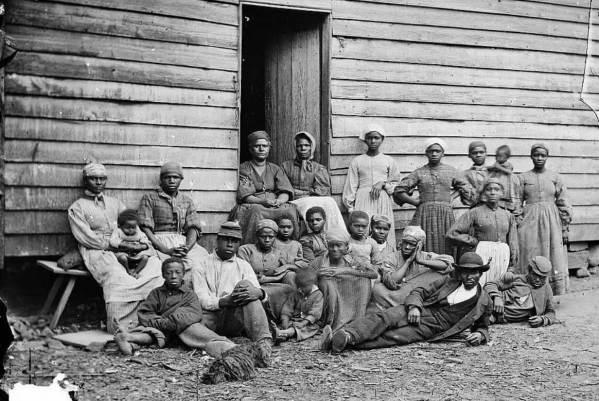 非洲殘暴獨裁者多伊，靠武力奪得政權，最後死得比薩達姆還慘