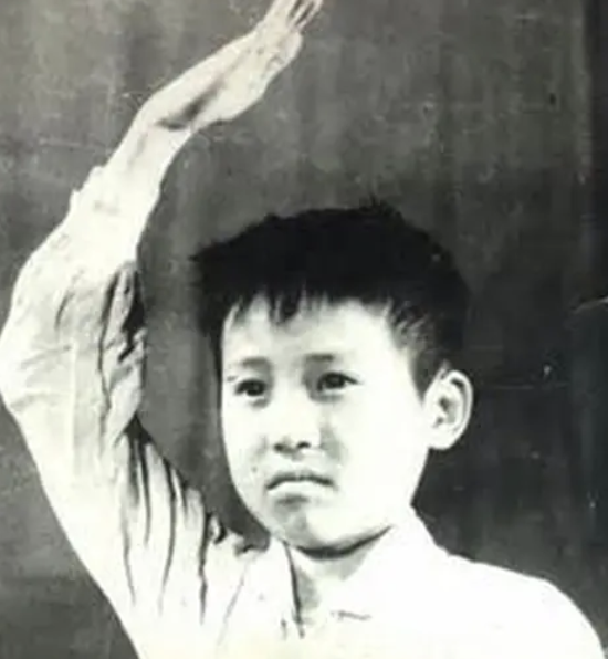 演員張國強的勵志成名史,和他一生愛過的2個重要女人 演員張國強的勵志成名史,和他一生愛過的2個重要女人