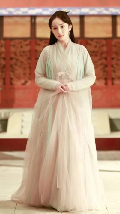 楊冪在《三生三世十里桃花》裡的唯美服飾造型，你喜歡哪一款？