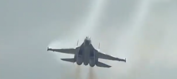 打破美國F-22戰機的神話，蘇35的效能到底有多強？