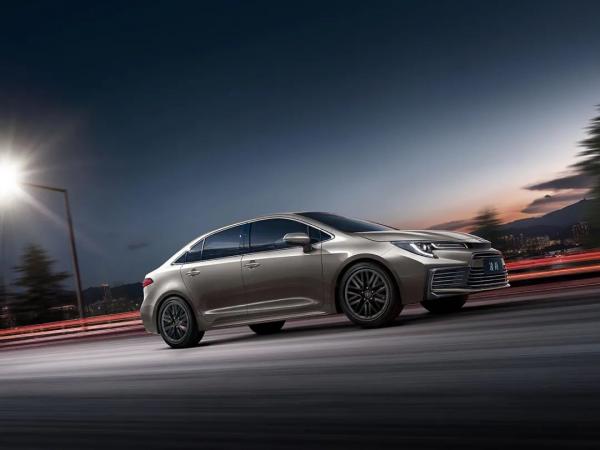 這臺號稱A+級的“凱美瑞”到底香不香?試駕廣汽豐田凌尚 這臺號稱A+級的“凱美瑞”到底香不香?試駕廣汽豐田凌尚