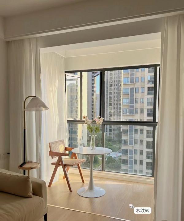 她家72平米，全屋不弔頂，不做背景牆，簡約耐看又顯大，人見人誇