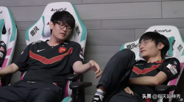 Faker亞索單殺傘皇，T1輕鬆擊敗LOL主播隊，Keria被低估了