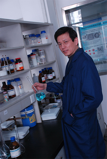 施劍林：化身“藥師”的材料化學家