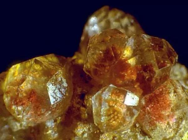 100種漂亮礦石，讓你大開眼界！還有鑑別方法哦