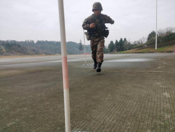 第77集團軍某旅“開路先鋒連”堅持用戰鬥力標準選拔配備骨幹