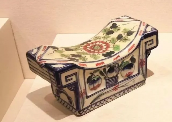 古人的枕頭又高又硬,不怕得頸椎病嗎? 古人的枕頭又高又硬,不怕得頸椎病嗎?