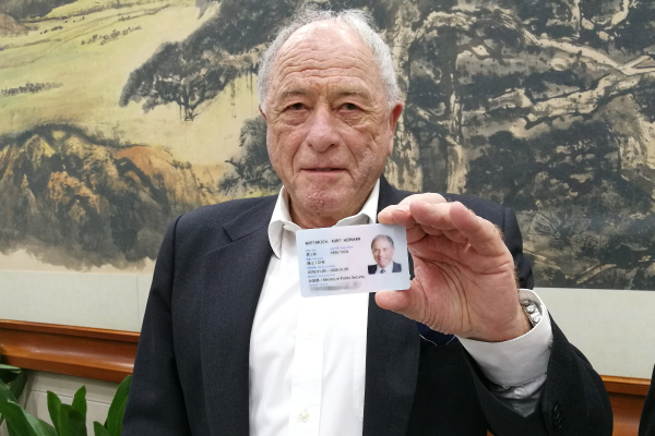 諾貝爾化學獎得主,身價過億卻不願在國外發展,只求“中國綠卡” 諾貝爾化學獎得主,身價過億卻不願在國外發展,只求“中國綠卡”