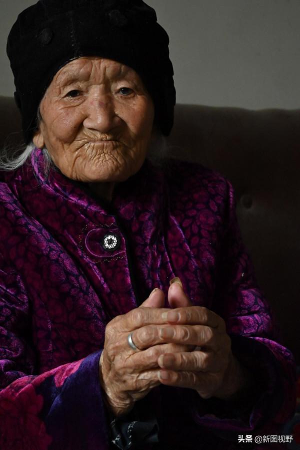 104歲長壽奶奶，每天喝2兩小酒，下酒菜比較簡單，看看她愛吃啥