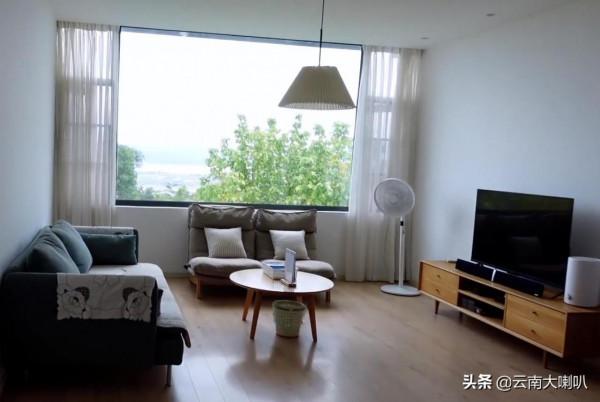 35歲女演員帶男友租房，住大理雙層別墅，還有人說她可憐？