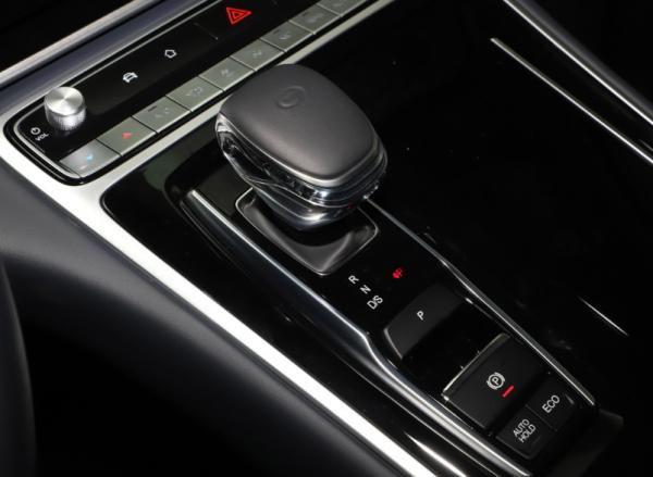 家用車還是以座位多，省油為主，這三款車，上坡有勁，耐用性好