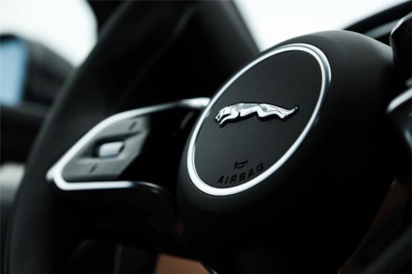 捷豹XFL:西裝下,隱藏的多面性格 捷豹XFL:西裝下,隱藏的多面性格