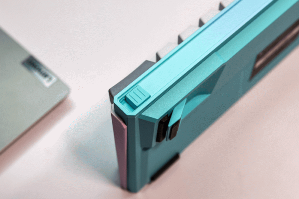 用色彩裝點個性，杜伽K330W機械鍵盤，給你的桌面加一道風景