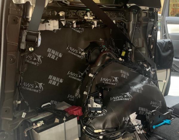 尋找安靜 鄭州環亞雷克薩斯LM3500H汽車隔音改裝大白鯊