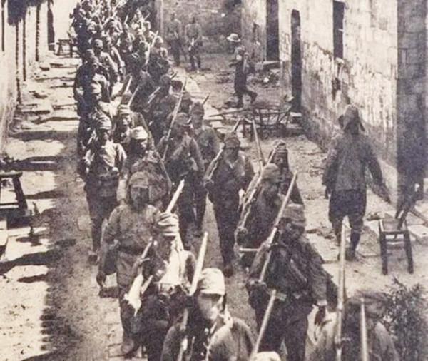 國民黨師長率萬人起義，47歲拒當司令員回鄉，胡耀邦專門設宴送行