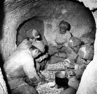 為了讓戰士們吃上可口的年夜飯,大年初一,他不幸犧牲在朝鮮前線 為了讓戰士們吃上可口的年夜飯,大年初一,他不幸犧牲在朝鮮前線