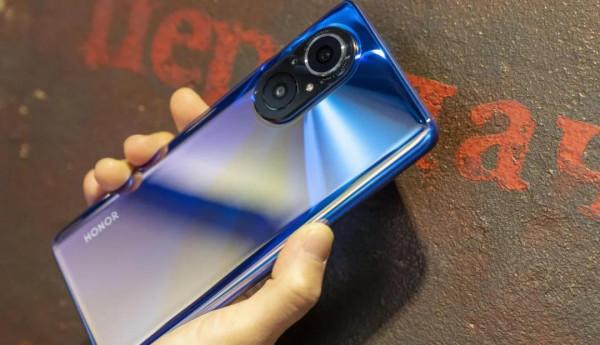 最新手機受歡迎榜單釋出：蘋果失去第一，小米榜上無名