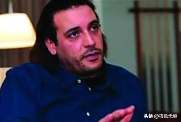 卡扎菲五子生前最後時刻：邊喝水邊抽菸，神情淡定地與叛軍對話