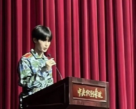 張真源作為新生代表發言,採訪內容也曝光:他值得被偏愛 張真源作為新生代表發言,採訪內容也曝光:他值得被偏愛