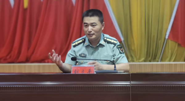 絕對牛人！優秀連長被任命為武裝部長，這算破格提拔了吧？