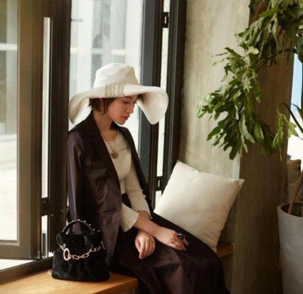 李小冉真是&#39;高階感美人&#39;3套搭配凹造型，每套都別具風情