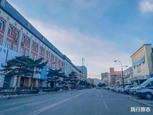 中國邊境之城圖們市，這裡離朝鮮只有百米，站在對岸就能望見朝鮮