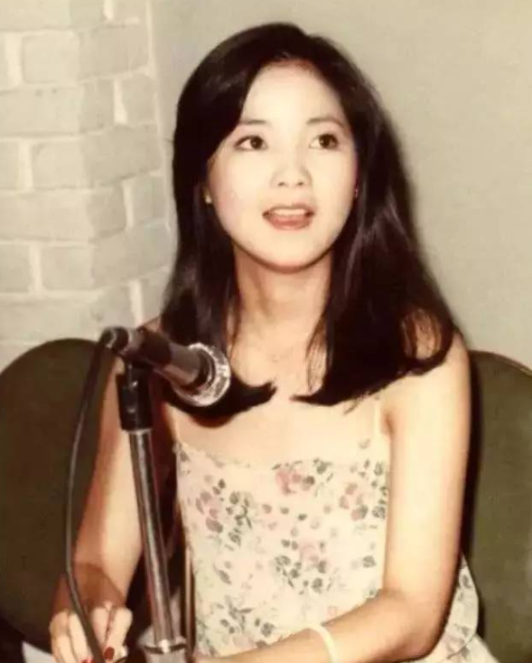 沒有烤瓷牙，沒有動鼻子，面容真實不摻假，這7位明星才配誇好看